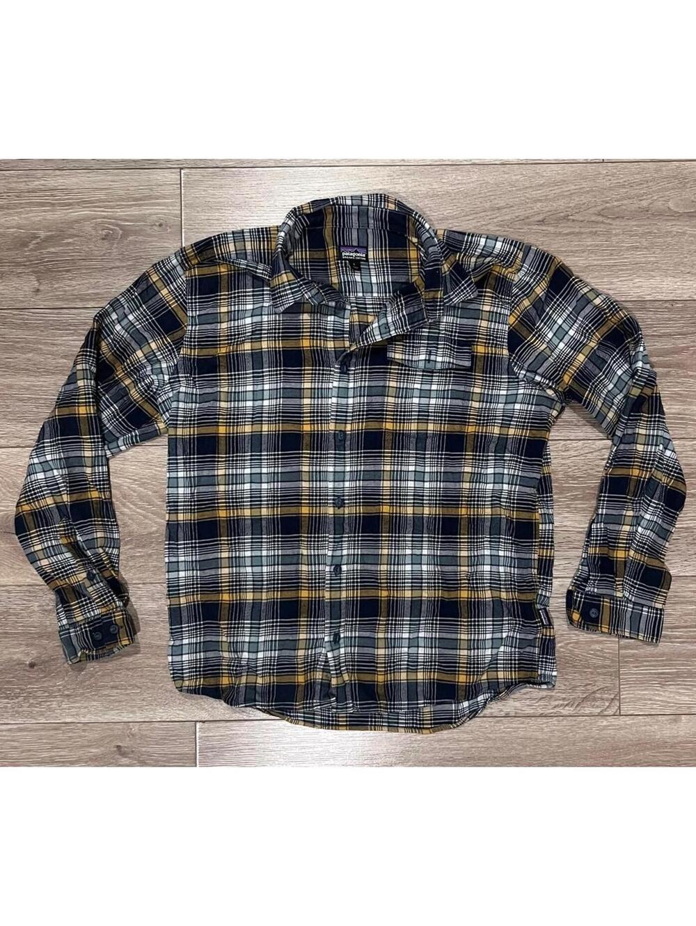 Patagonia Men's Casual Plaid Shirt - Size Medium